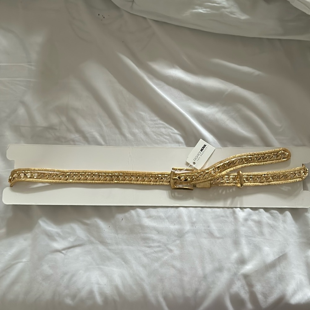 Gold fashion nova belt never worn